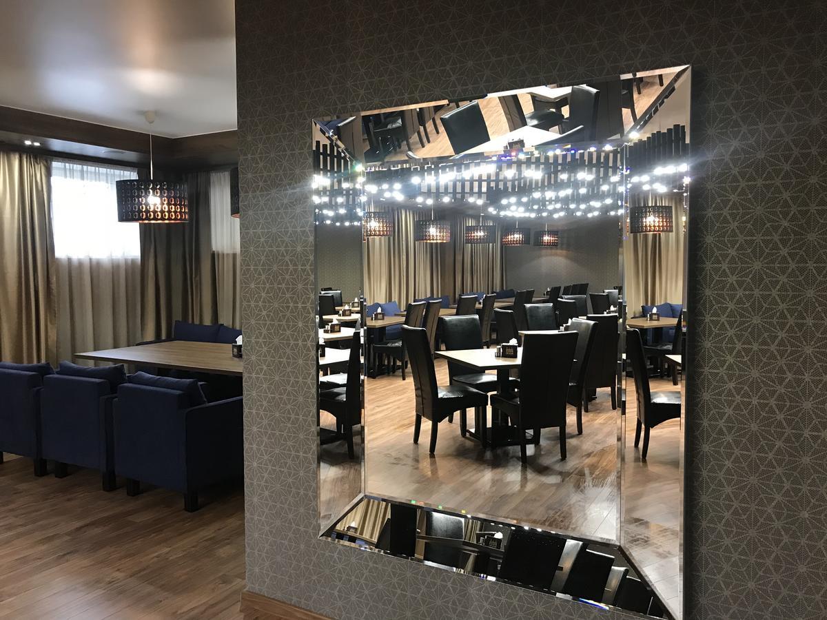 Lazar Hotel Baranavitsjy Eksteriør bilde